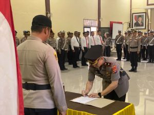 Kapolres Polman Pimpin Upacara Penyerahan Jabatan Wakapolres Polman