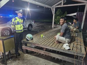 Jaga Malam yang Tetap Aman, Patroli Blue Light Polantas KARIB Polda Sulbar Sisir Wilayah Kalukku
