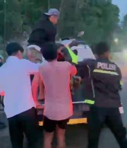 Kelelahan dan Sakit di Tengah Jalan, Seorang Kakek Dibantu Polisi Pakai Mobil Patroli ke Tasiu